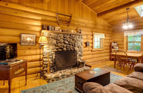 Greenbank Cabin | Luxe Log Cabin: 19 Acres of PNW Forest!