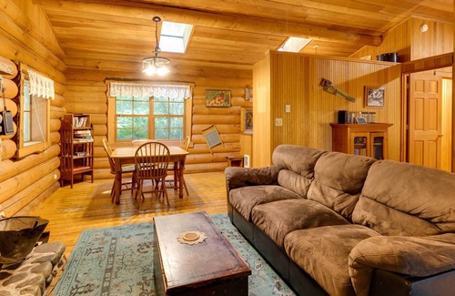 Greenbank Cabin | Luxe Log Cabin: 19 Acres of PNW Forest!