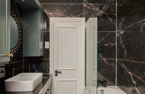 City of Westminster Apartment | Luxe Mayfair Duplex - Spacious 3BR Serviced Apartment