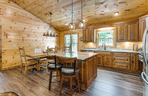 Mineral Bluff Cabin | Luxe Mineral Bluff Vacation Rental w/Game Room!