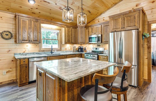 Mineral Bluff Cabin | Luxe Mineral Bluff Vacation Rental w/Game Room!
