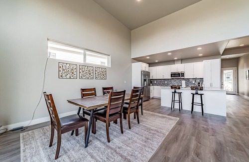 Gold Beach House | Luxe & Modern Getaway Near Otter Point with Ocean Views, Central AC & WiFi