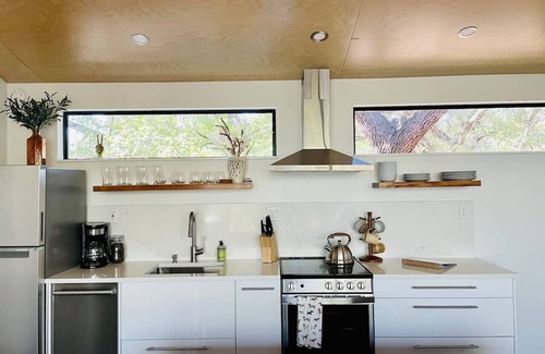 Dripping Springs Apartment | Luxe Modern Treehouse w Heated Pool & Firepit