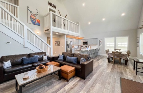 Cranmore Birches Villa | Luxe Mountain Home | River, Cranmore and Downtown!