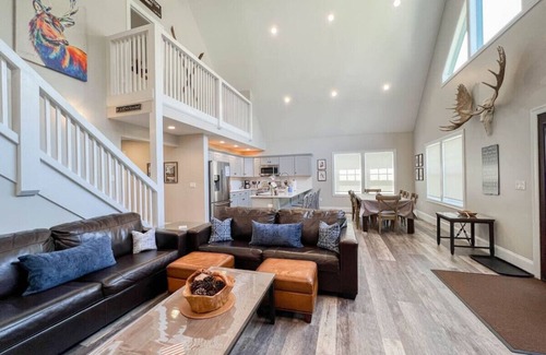 Cranmore Birches Villa | Luxe Mountain Home | River, Cranmore and Downtown!
