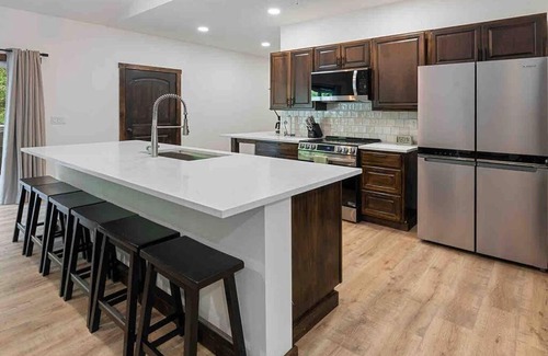 Ashford House | Luxe Mt. Rainier Lodge w/Hot Tub-AC-Game Room