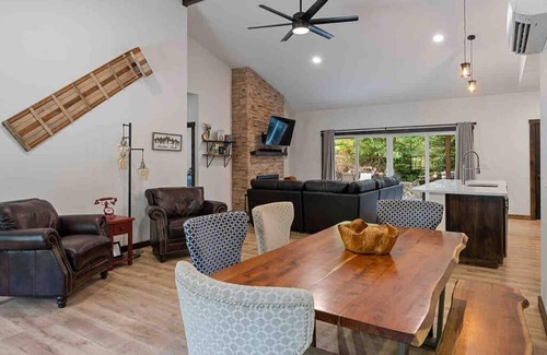 Ashford House | Luxe Mt. Rainier Lodge w/Hot Tub-AC-Game Room