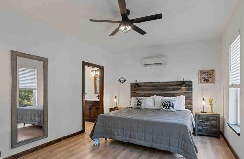 Ashford House | Luxe Mt. Rainier Lodge w/Hot Tub-AC-Game Room