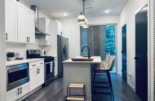 East Parkside House | Luxe New Construction w/RoofDeck, King Bed Suite
