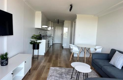 Claremont Apartment | Luxe Newlands Peak apartment 504