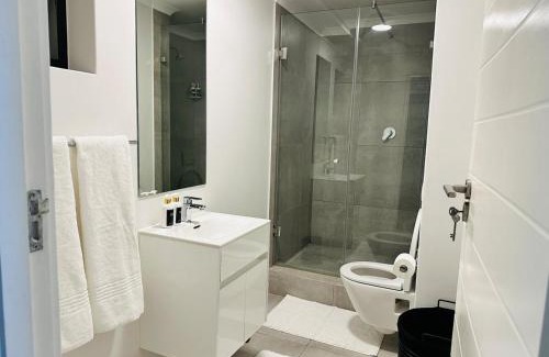 Claremont Apartment | Luxe Newlands Peak apartment 504