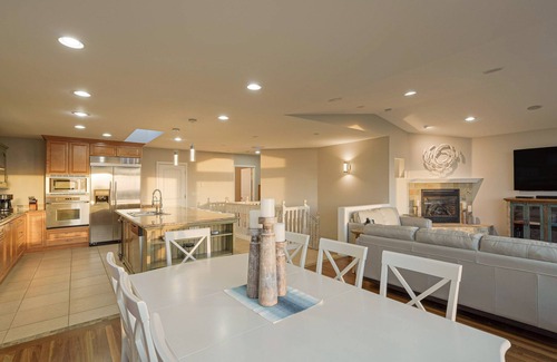 Bandon House | Luxe oceanfront home with decks, grill, fireplace, gourmet kitchen, & fast WiFi