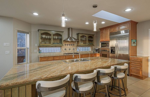 Bandon House | Luxe oceanfront home with decks, grill, fireplace, gourmet kitchen, & fast WiFi