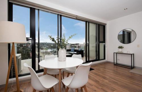 Mornington House | Luxe on Main in Mornington Views of the Bay