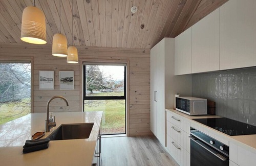 Te Anau House | Luxe on the Lake Front