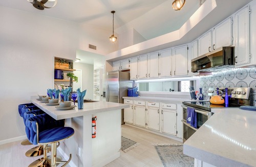 Chandler House | Luxe Outdoor Oasis: 'Palm Tree Villa' in Chandler