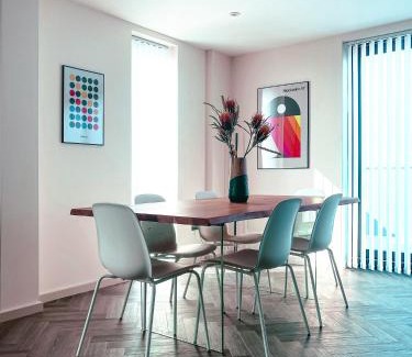 London Borough of Hounslow Apartment | Luxe Penthouse Retreat: With Free Parking!