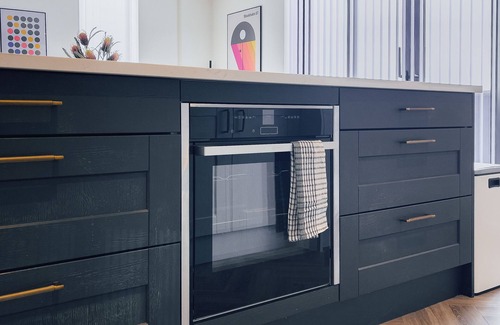 London Borough of Hounslow Apartment | Luxe Penthouse Retreat: With Free Parking!
