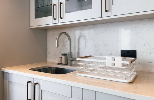 London Borough of Hounslow Apartment | Luxe Penthouse Retreat: With Free Parking!