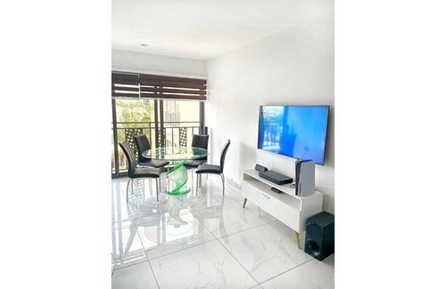 Labone House | Luxe Penthouse Suite at Labone Crescent, labone