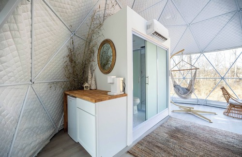 Leesburg Cottage | Luxe & Picturesque Dome Haven ~ Hot Tub ~ Glamping