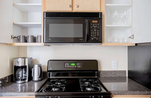 Culver City Apartment | Luxe Playa Vista 1BR w/Gym & Pool Table, close to Beach, by Blueground