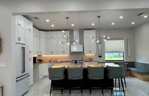 Naples Park House | Luxe Pool-Side 6-bed Villa in Naples Minutes to Vanderbilt Beach and Mercato!