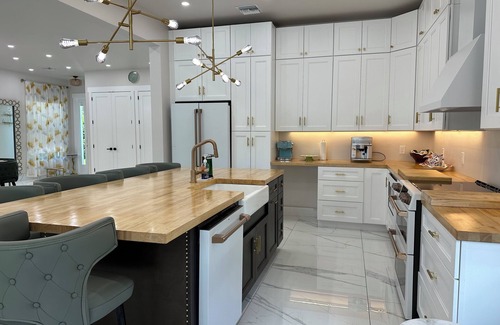 Naples Park House | Luxe Pool-Side 6-bed Villa in Naples Minutes to Vanderbilt Beach and Mercato!