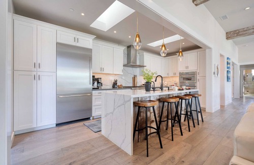 Kenwood Cottage | Luxe, Pool, Spa, Fire Pit, Game Room, Piano Sonoma Pool Retreat by Avantstay