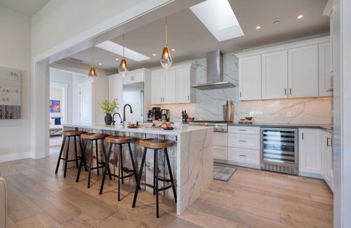 Kenwood Cottage | Luxe, Pool, Spa, Fire Pit, Game Room, Piano Sonoma Pool Retreat by Avantstay