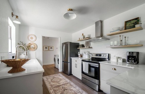 Fredericksburg House | Luxe Poolside Retreat w/Sauna-Minutes from Downtown!
