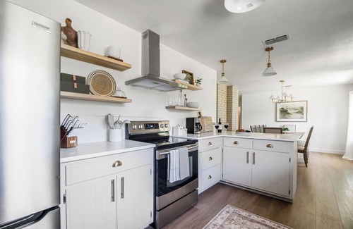 Fredericksburg House | Luxe Poolside Retreat w/Sauna-Minutes from Downtown!
