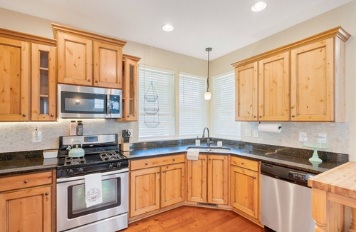 Troutdale House | Luxe Private Columbia River Getaway Near Edgefield