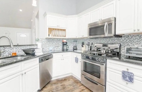 Guntersville House | Luxe Private Getaway in the Heart of Guntersville!