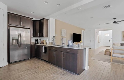San Tan Valley House | Luxe Queen Creek Home w/Pool, Yard, Work Station