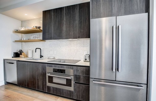 Rainey Street Historic District Condo | Luxe Rainey Street condo w/private balcony - rooftop pool & gym