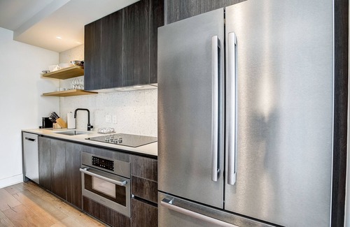 Rainey Street Historic District Condo | Luxe Rainey Street condo w/private balcony - rooftop pool & gym