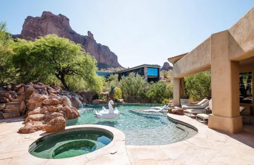 Paradise Valley House | LUXE - Red Rock - Pool & Spa - In Paradise Valley