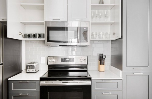 South Redondo Apartment | Luxe Redondo Beach 1BR w/Pool, Gym & W/D, walk to Beach, by Blueground