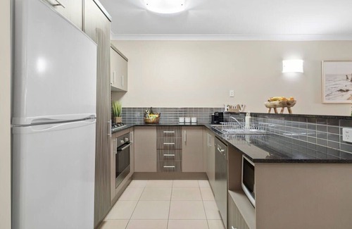 Westcourt Apartment | Luxe Resort - 9 Pools, Gym & free parking