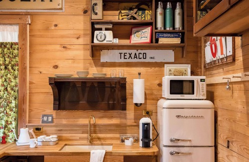 Bangs House | Luxe Roadside Gem in a Restored Texaco Station