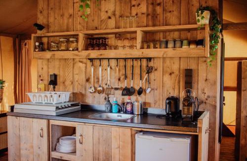 Grou Other | Luxe safaritent op watersportcamping