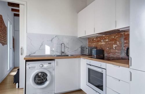 La Sagrada Familia Apartment | Luxe Sagrada Familia 1BR w/Balcony, Recently Renovated, by Blueground