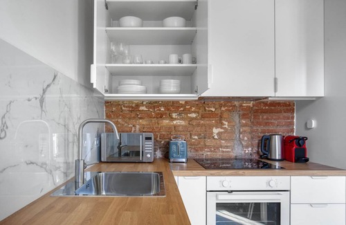 La Sagrada Familia Apartment | Luxe Sagrada Familia 1BR w/Balcony, Recently Renovated, by Blueground