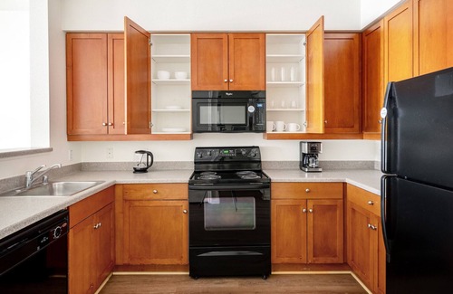 San Jose Apartment | Luxe San Jose 1BR w/Gym, Pool, W/D, walk to WF + Caltrain, by Blueground