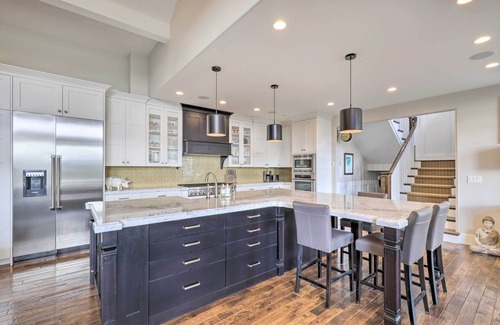 Sandy House | Luxe Sandy Home w/Hot Tub: 9 Mi to Skiing!