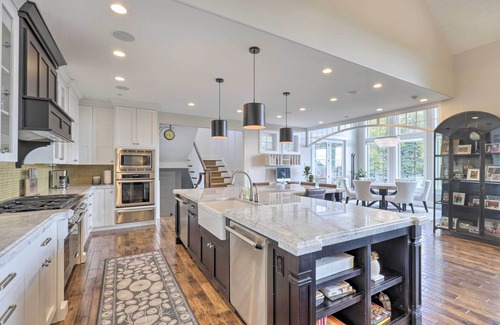 Sandy House | Luxe Sandy Home w/Hot Tub: 9 Mi to Skiing!