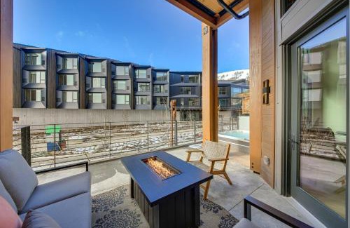 Sandpoint Apartment | Luxe Schweitzer Condo with Hot Tub Ski-InandSki-Out!