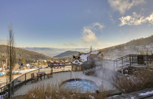 Sandpoint Apartment | Luxe Schweitzer Condo with Hot Tub Ski-InandSki-Out!