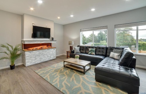 Arbor Heights House | Luxe Seattle Vacation Rental about 9 Mi to Downtown!